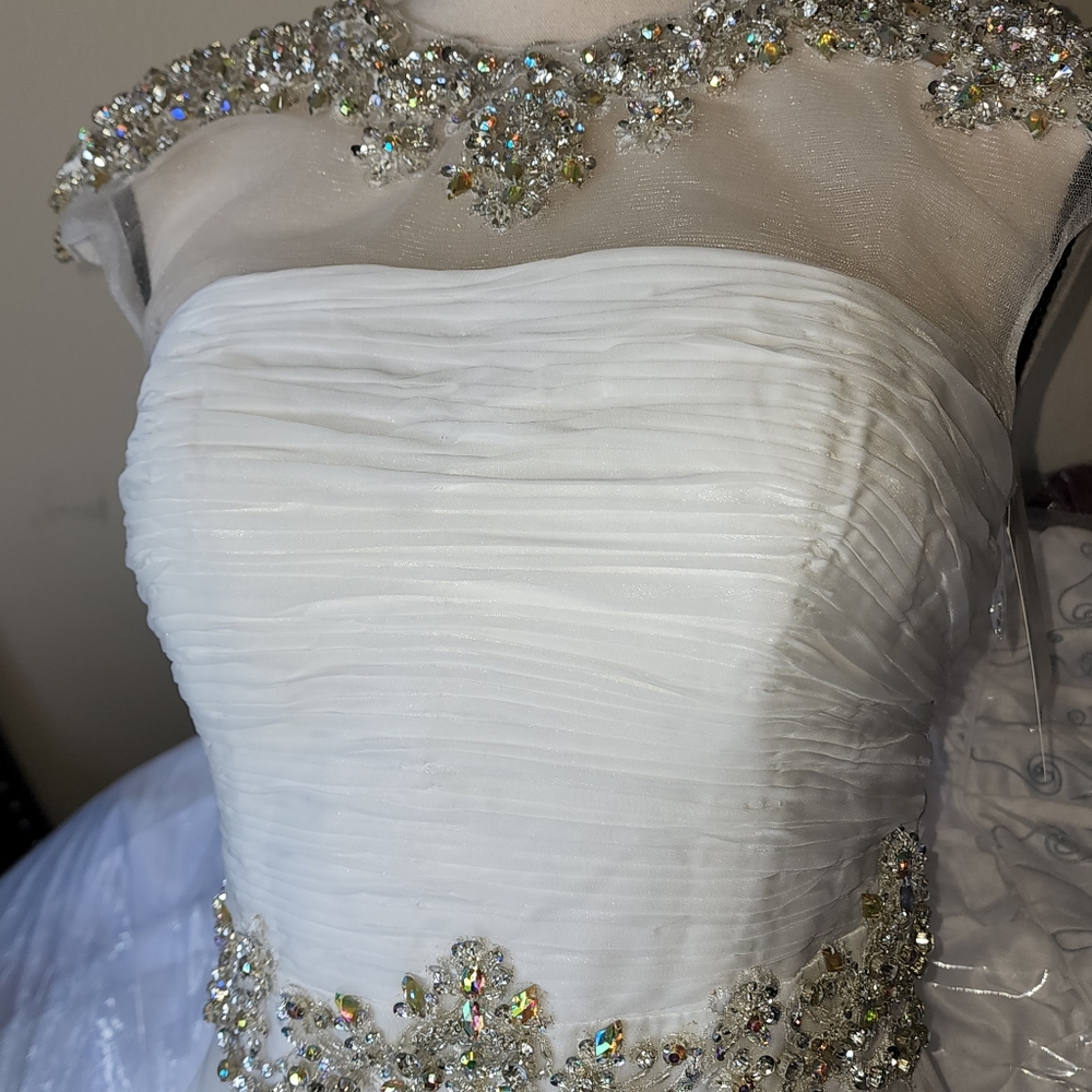 New Women's Off White Chiffon Beaded Gown size 6